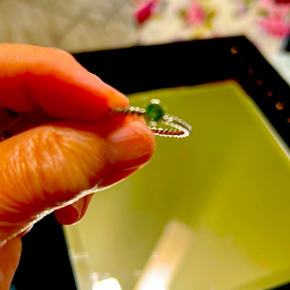 Silpada vintage elegant Sterling Silver Ring with Green peridot stone. Size 8.